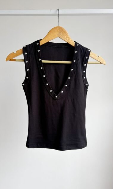 (HM2T) Musculosa Escote V Hermes con Tachas (SS26)