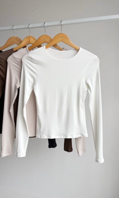 (HR12) Remera Básica Cuello Redondo Con Vista ML (FW26)