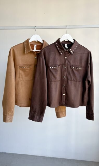 (IM8005) Camisa Gamuza Tachas Soho (FW26)