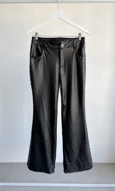 (IM0381) Pantalon Eco Cuero Semi Oxford Tachas (FW26)