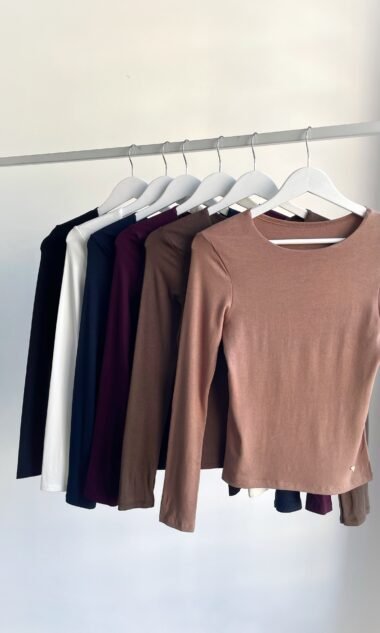 (HR12) Remera Básica Cuello Redondo Con Vista ML - con dije (FW26)