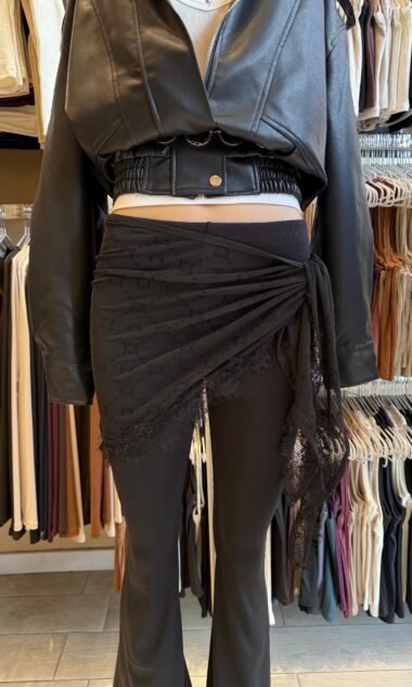 (PT2) Pañuelo de Tul Triangular Con Puntilla