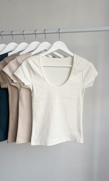 (MAR22) Remera Cuello U Guia Finita Morley Algodon (FW26)