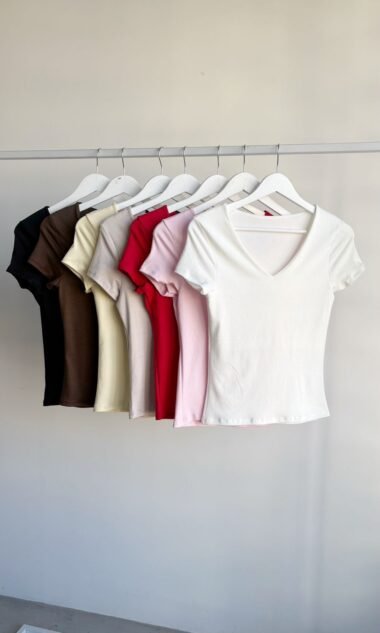 (HR18) Remera Escote V Con Vista Hermes (SS27)