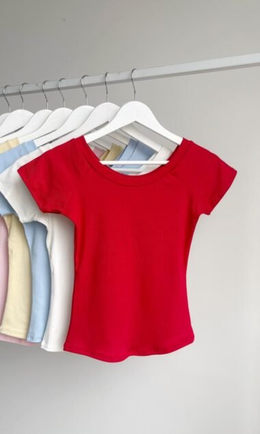 (HR25) Remera Hermes Cuello Abierto Ranglan Hermes (SS27)