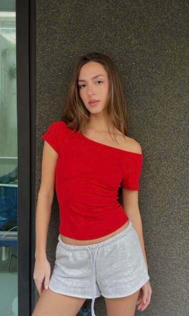 (HR25) Remera Cuello Abierto Ranglan Hermes (SS27)