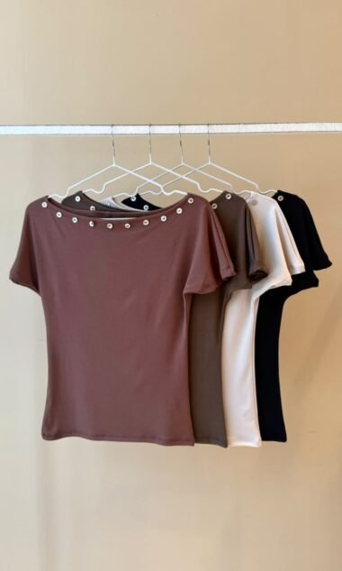 (HR27B) Remera Cuello Barco Hermes Botones (SS27)
