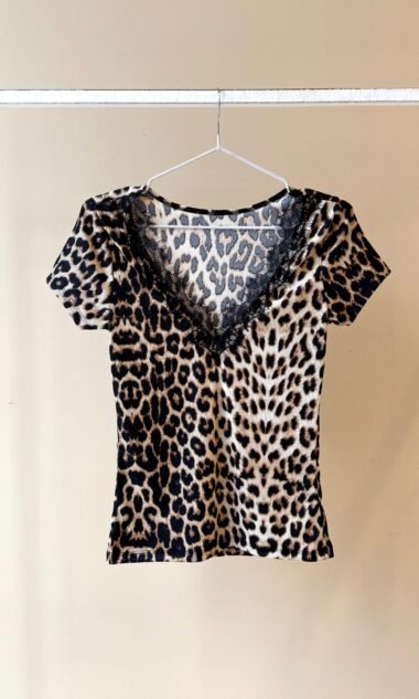 (MER5) Remera Escote V Con Puntilla Morley Estampado (SS27)