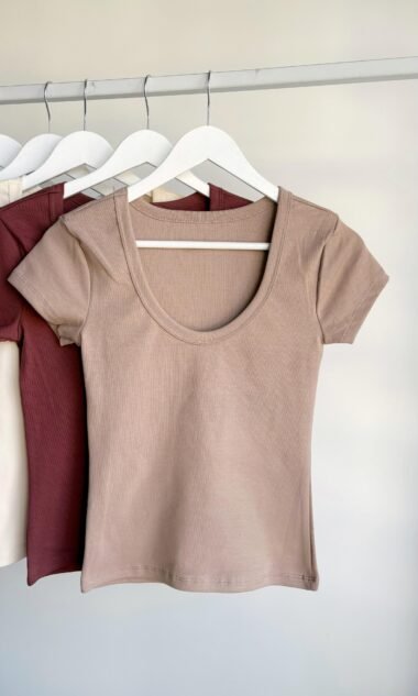 (RAR3) Remera Cuello Abierto U Ribb Algodón (SS27)