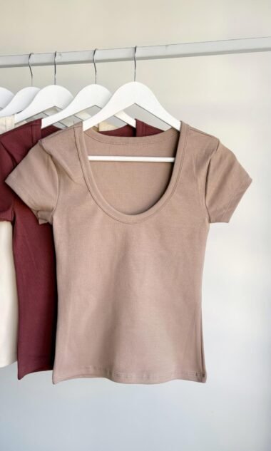 (RAR3) Remera Cuello Abierto U Ribb Algodón (SS27)