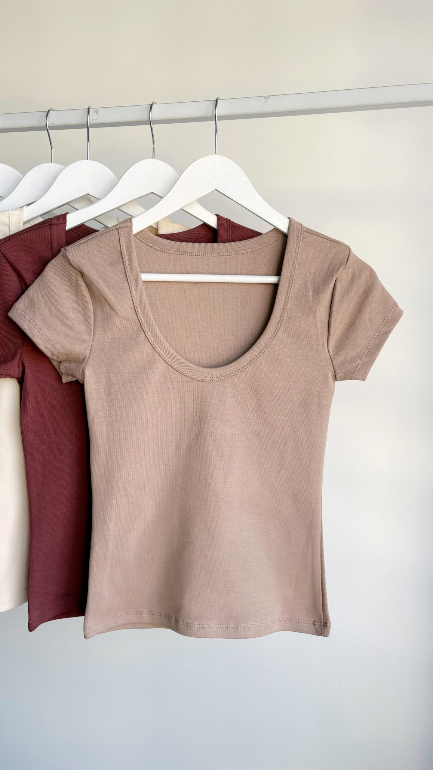 (RAR3) Remera Cuello Abierto U Ribb Algodón (SS27)