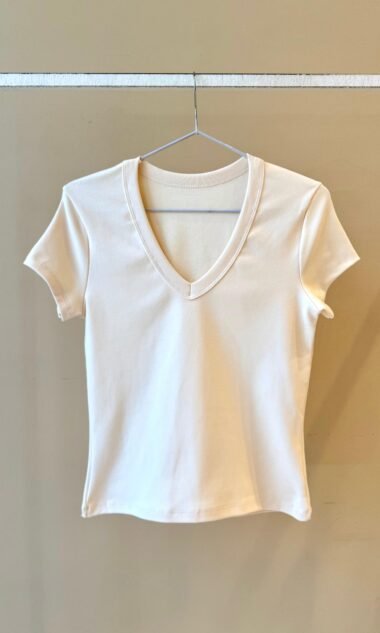 (RAR2) Remera Escote V Guia Ribb Algodon (SS27)